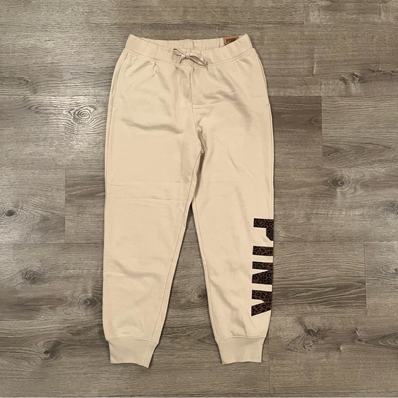 Victoria's Secret PINK Everyday Relaxed Jogger Pants (Vanilla Bean Cheetah) - Picture 3 of 7